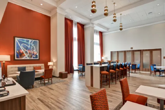 馬拉納土桑歡朋套房酒店