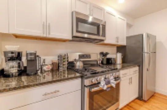 4BDR/2.5BA APT Near Tufts/7 min-Walk to Subway/Free Parking for 2 cars
