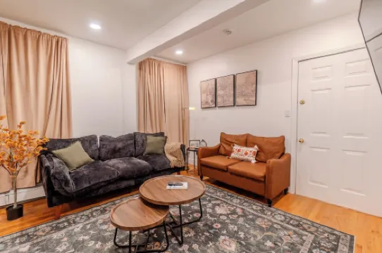 4BDR/2.5BA APT Near Tufts/7 min-Walk to Subway/Free Parking for 2 cars
