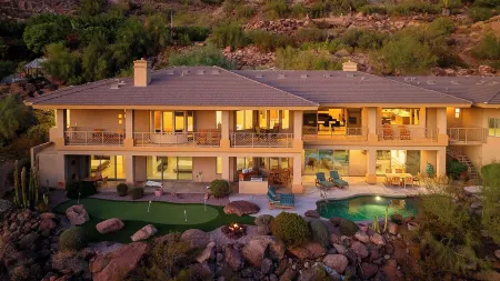 Camelback Heights - 8Br Mountain View Estate w/ Pool, Spa & Theater