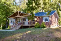 The Sunrise! Close to Wake forest University. 2 King beds. Quiet neighborhood!