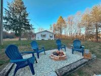 Cozy King Apt Suite w/ Fire Pit & Mountain Views