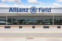 Midway Marvel: Central Location, Walk to Light Rail, Fast WiFi, Free Parking