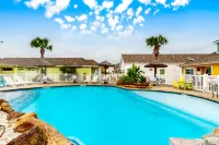 Coastal Port A condo 3 blocks to the beach with 2 pools & enclosed patio with TV Hotel di Port Aransas