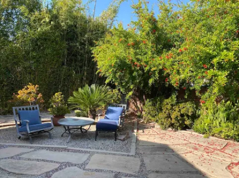 Pool and Jacuzzi in Peaceful Courtyard - Charming Oasis Retreat
