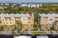 Spacious Family Retreat with Poolside Bar and Game Room - Charming Oasis Hoteles en Condado de Orange