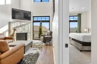 Indoor Pool and Hot Tub - Charming Family Retreat Các khách sạn ở Egg Harbor