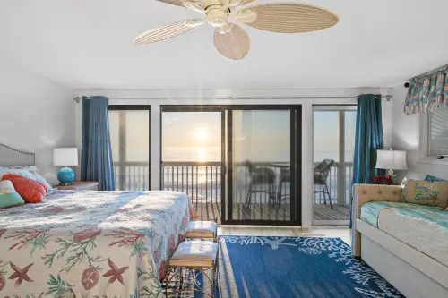 Nestled Inn, Ocean front at Kure Beach, elevator, 3 pools Hotels in New Hanover County