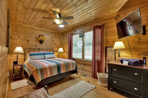 Golden Fire Pit Haven - Hot Tub, WiFi, Retreat Hotels in Gilmer County