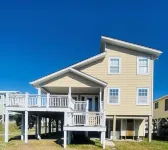 Private Dock - Intercoastal Waterway Views: 5 Bedrooms, 4 Baths, Large Porch! Hotels in Ocean Isle Beach