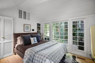 Idyllic Mill Valley cottage next to Muir Woods 밀밸리 쇼핑센터 주변 호텔