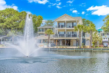 Stunning Waterfront Oasis with Golf Carts - Luxurious Family Retreat