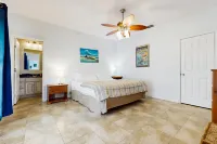 Cozy coastal home with covered porch and boat parking - dog-friendly Hotels in Fulton