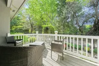 Tranquil Setting and Scenic Access - Charming Nature Retreat Hotel a Garden City