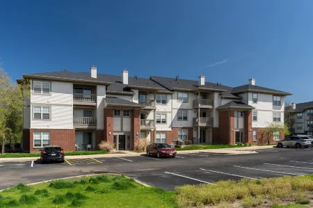 Spacious Living with Private Patio and Fast Wifi - Stylish Escape