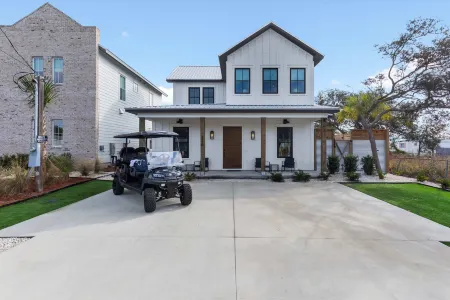 Private Heated Saltwater Pool and Bikes - Stunning Coastal Retreat