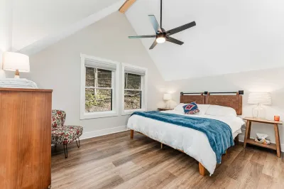 Chic Haven - WiFi, Serene Retreat, Relaxing Space Hotels in der Nähe von Alpine Lake