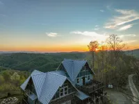 Panoramic Mountain Views and Cozy Hot Tub - Elegant Cabin Escape