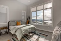 Gourmet Kitchen and Hot Tub - Amazing Mountain Escape