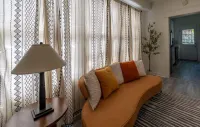 Bluff City Luxe-Cottage: 2 Bed, 1 Bath, Private, Gated, Completely Renovated!