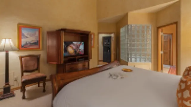 Gourmet Kitchen and Cozy Fireplace - Stunning Mountain Retreat