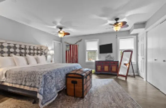 Pedal II - Private 2 Bedroom Apartment Close to Town ~ Walk Everywhere!