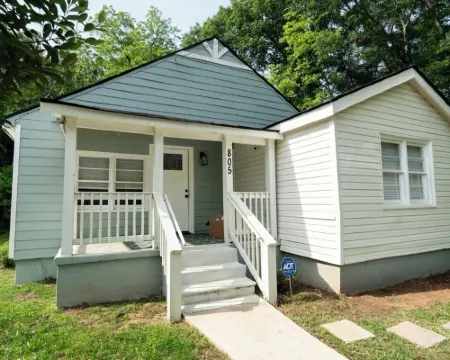 Pet-friendly home walking distance to Downtown Monroe Hotels in Monroe