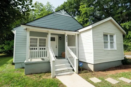 Pet-friendly home walking distance to Downtown Monroe