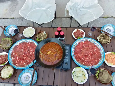 Gongliu Qizige Homestay Отели рядом с достопримечательностью «Kurdning·Bai Rui Camp»