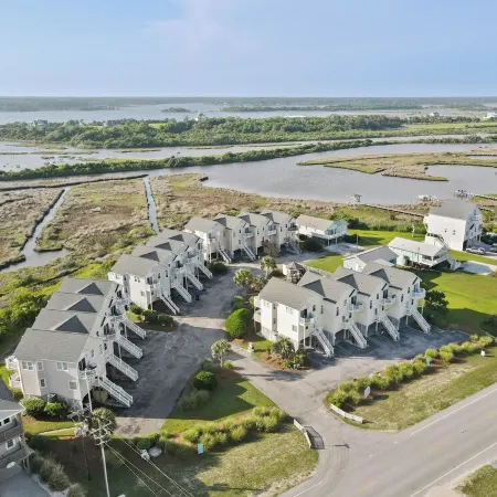 Luxe Sound & Beach Views, Beach Access, Pool, Linens Included!