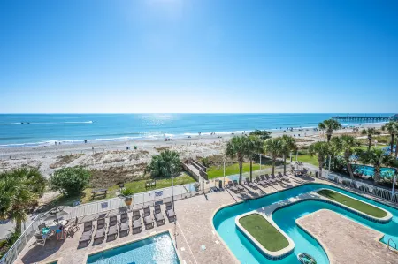 Expansive Views and Large Pool Area - Stunning Oceanfront Oasis Отели рядом с достопримечательностью «Миртл Манор Трейлер Парк»