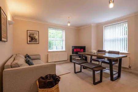 Spacious Apartment Near Birmingham Centre and NEC Отели в г. Соулихалл