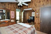 Country Comfort - Wifi, Fireplace, Golfing, Hiking, Deck, Pool Access