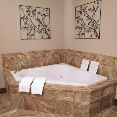 Sojourner's Lodge & Log Cabin Suites