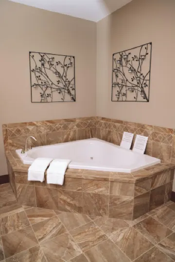 Sojourner's Lodge & Log Cabin Suites