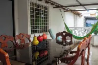 Mucho lo Bueno - Hostel House Hotels in Gaira