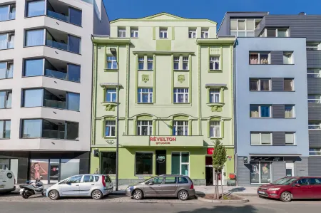 Revelton Studios Prague Отели рядом с достопримечательностью «Vltava Beach»