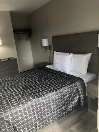 Trolley Stop Motel, Media ,Near PHL Airport PA Отели в г. Суортмор