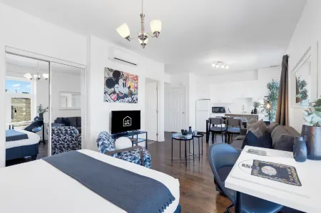 LIV Mtl Mtl Отели рядом с достопримечательностью «Парк олимпик де Монреаль»