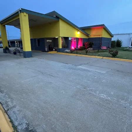 Travel Inn & Suites