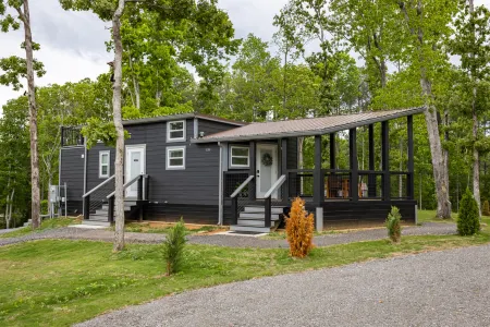 Two Homes with Firepits and Outdoor Pavilion - Charming Haven Отели в г. Стьюарт