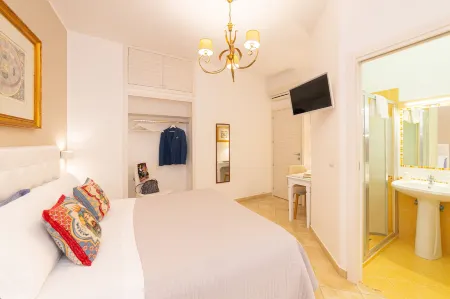 Bed and Breakfast Dionisio Отели рядом с достопримечательностью «Палаццо Корвайя»