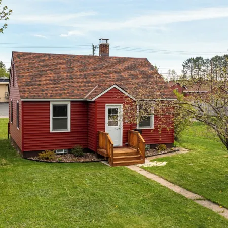 Camp Street Haven: 2-Bedroom Peaceful Getaway
