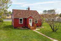 Camp Street Haven: 2-Bedroom Peaceful Getaway - 3-Star