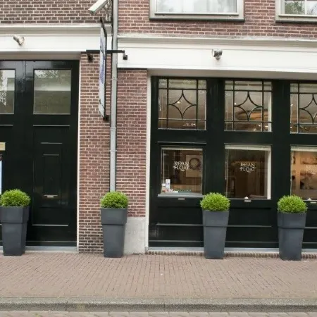 Ambassade Hotel