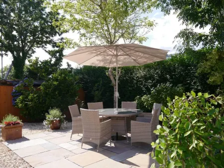 Beautiful 2-Bed Apartment in Inverkip Great Garden Отели в г. Инверкип