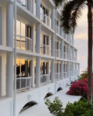 Palm Heights Hotels near Seven Mile Beach