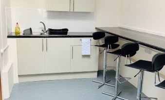 Eazzzy Rooms Corby - Housity