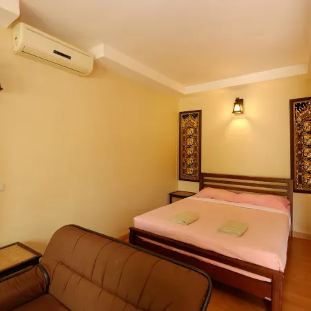 Piya Guesthouse Отели рядом с достопримечательностью «Храм Чонг Кум»