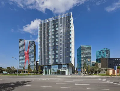 巴塞隆拿費拉格蘭維亞希爾頓歡朋酒店 鄰近La Farga Centro Comercial的酒店